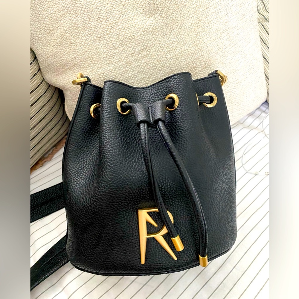 Angela roi bucket bag